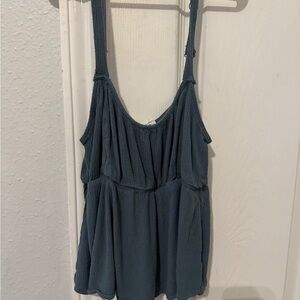 Cute flowy tank top! ☀️